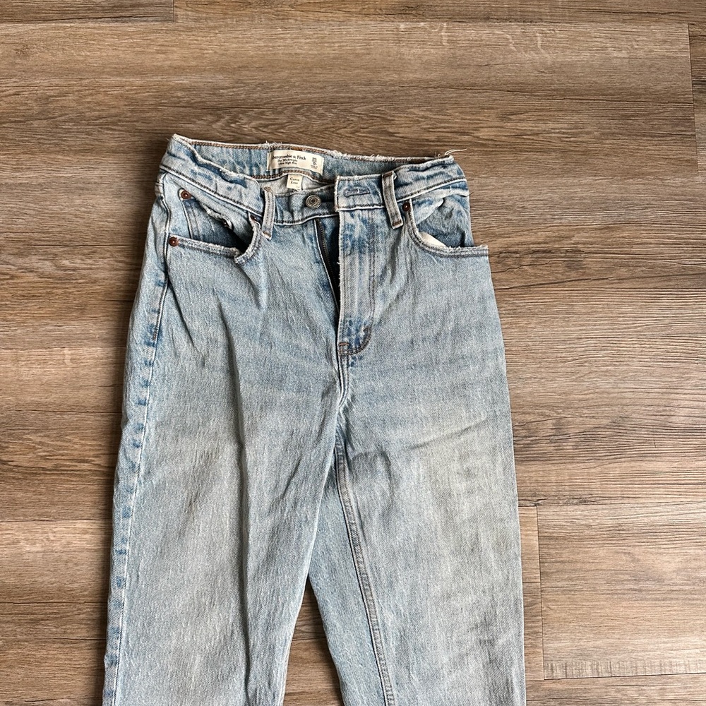 Abercrombie & Fitch The 90s Straight Ultra High Rise Jeans